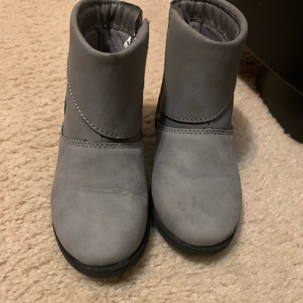 Like new! Girls grey ankle boots!